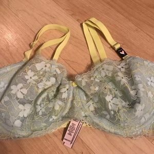 Victoria’s Secret light green bra 34DD unpadded